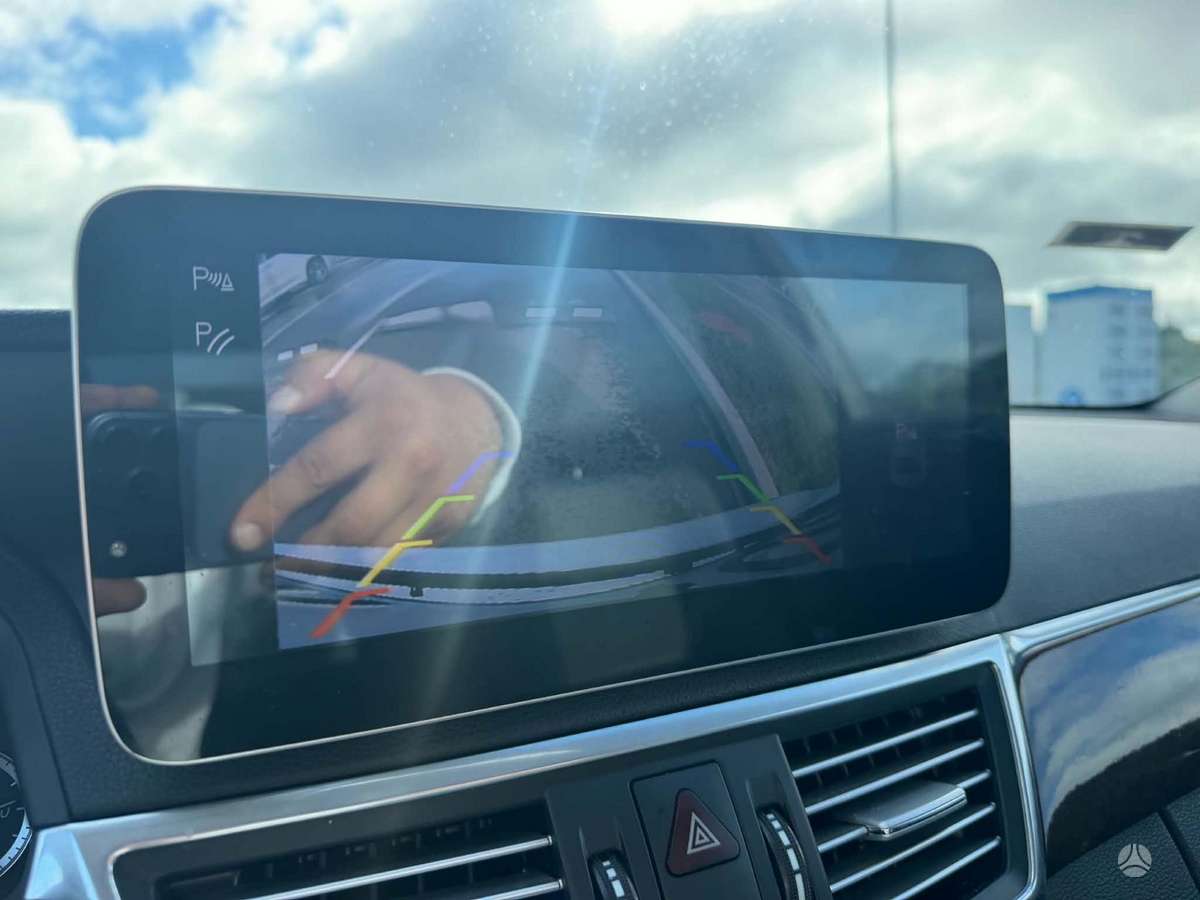 Mercedes-Benz E200 2010 — photo 10