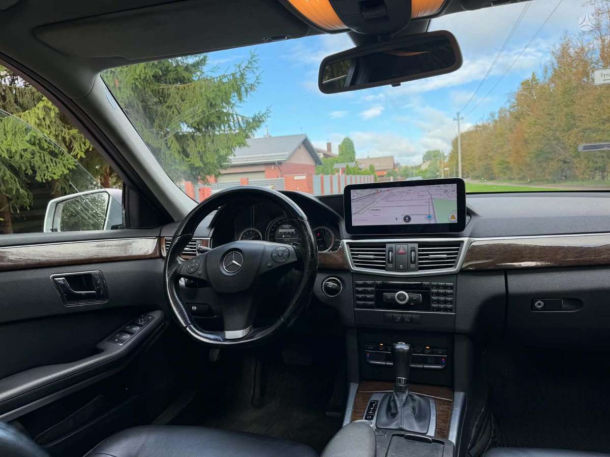 Mercedes-Benz E200 2010 — photo 7