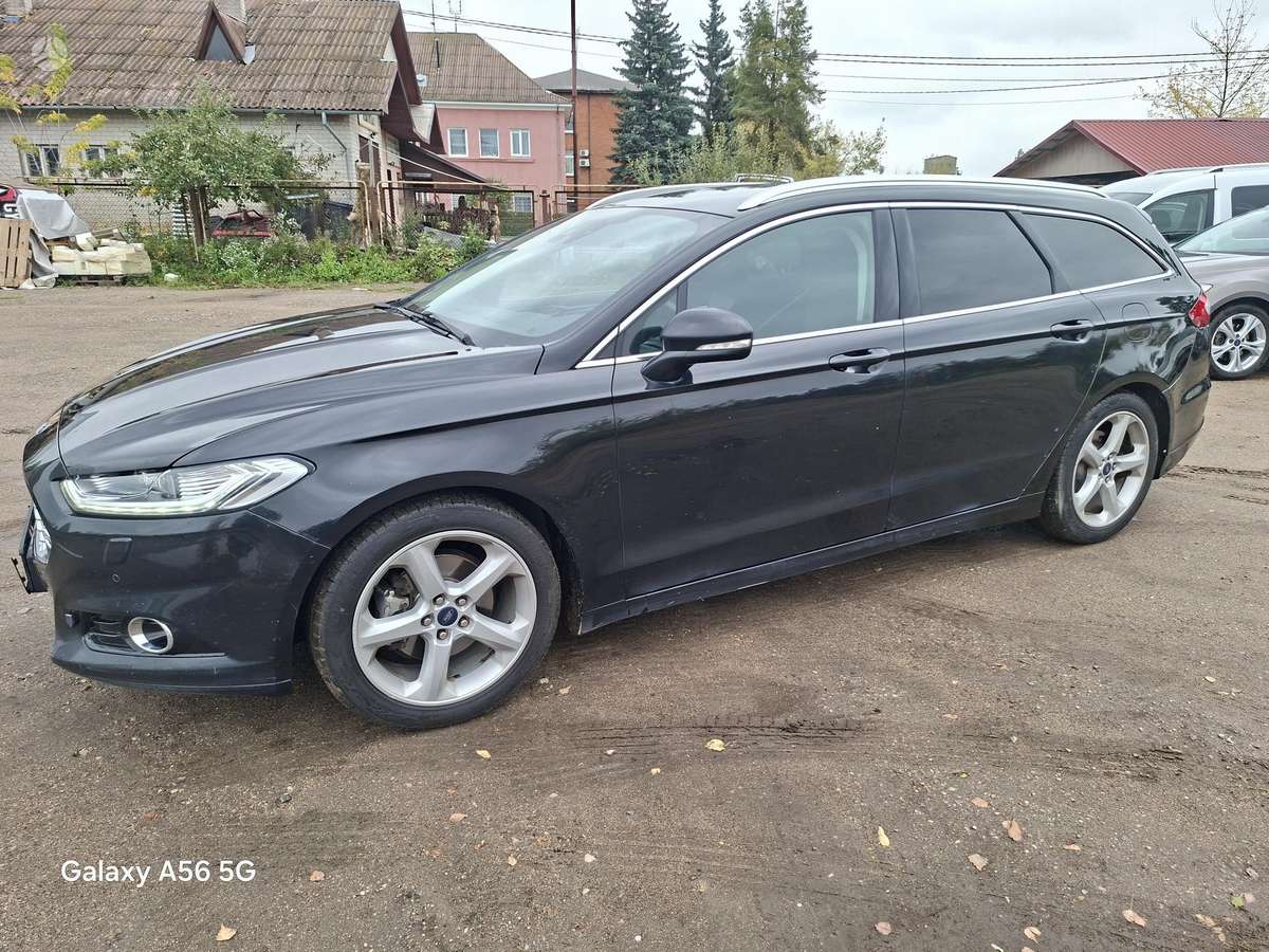 Ford Mondeo 2015 — вигляд ззаду