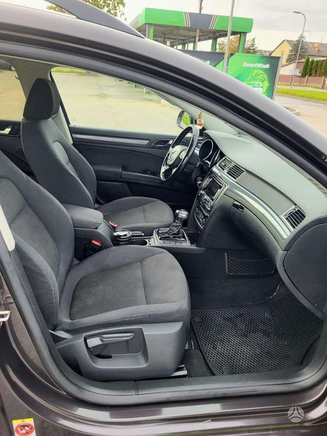 Skoda Superb 2010 — photo 11
