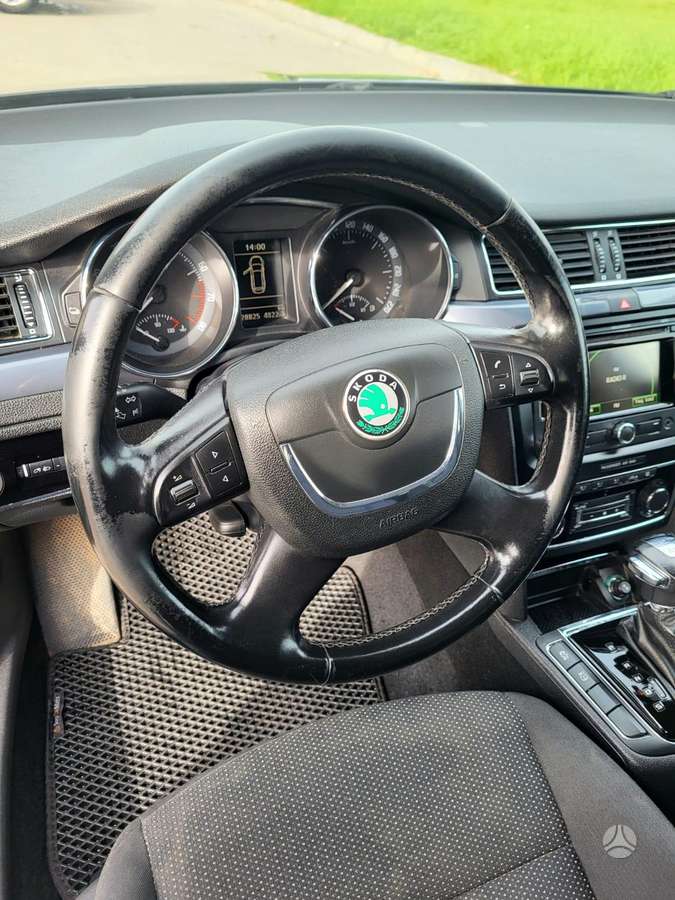 Skoda Superb 2010 — photo 12