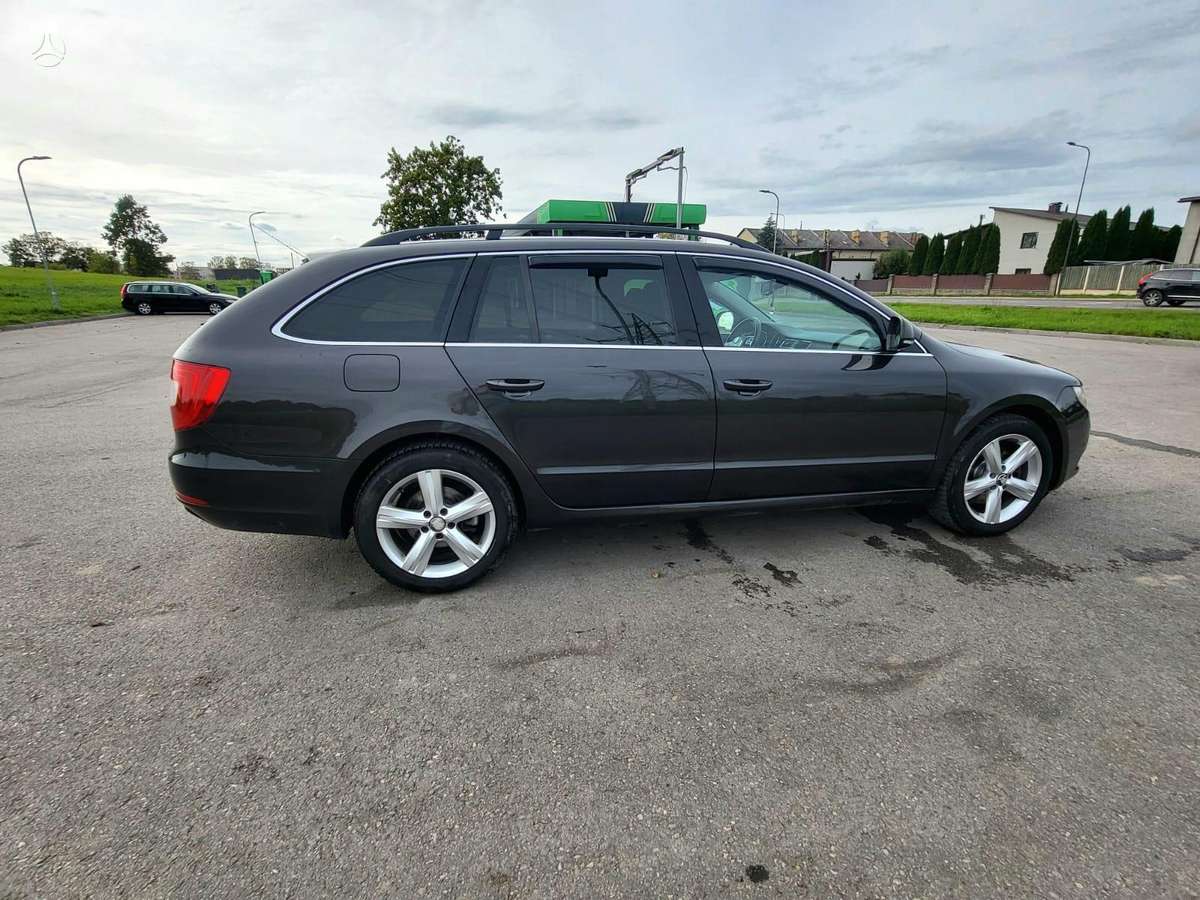 Skoda Superb 2010 — photo 9