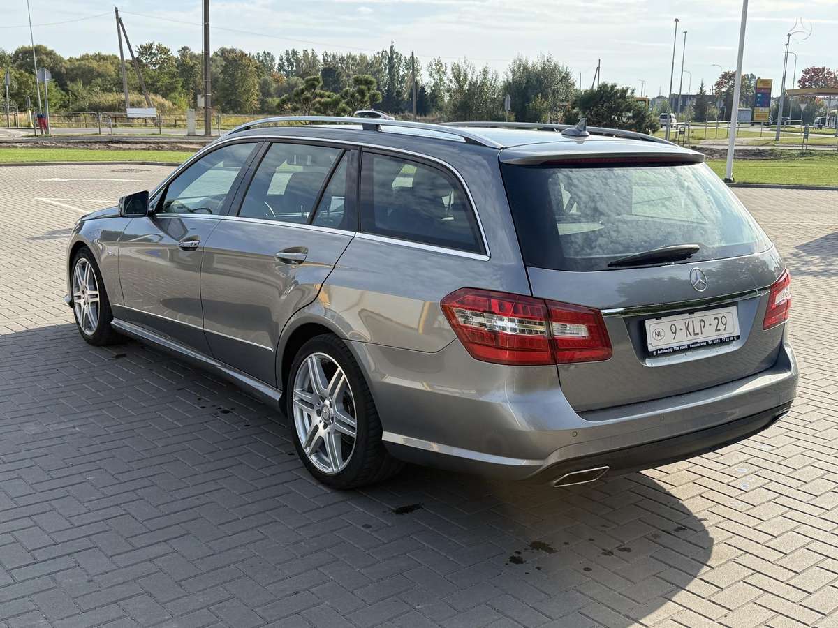 Mercedes-Benz E250 2012 — салон