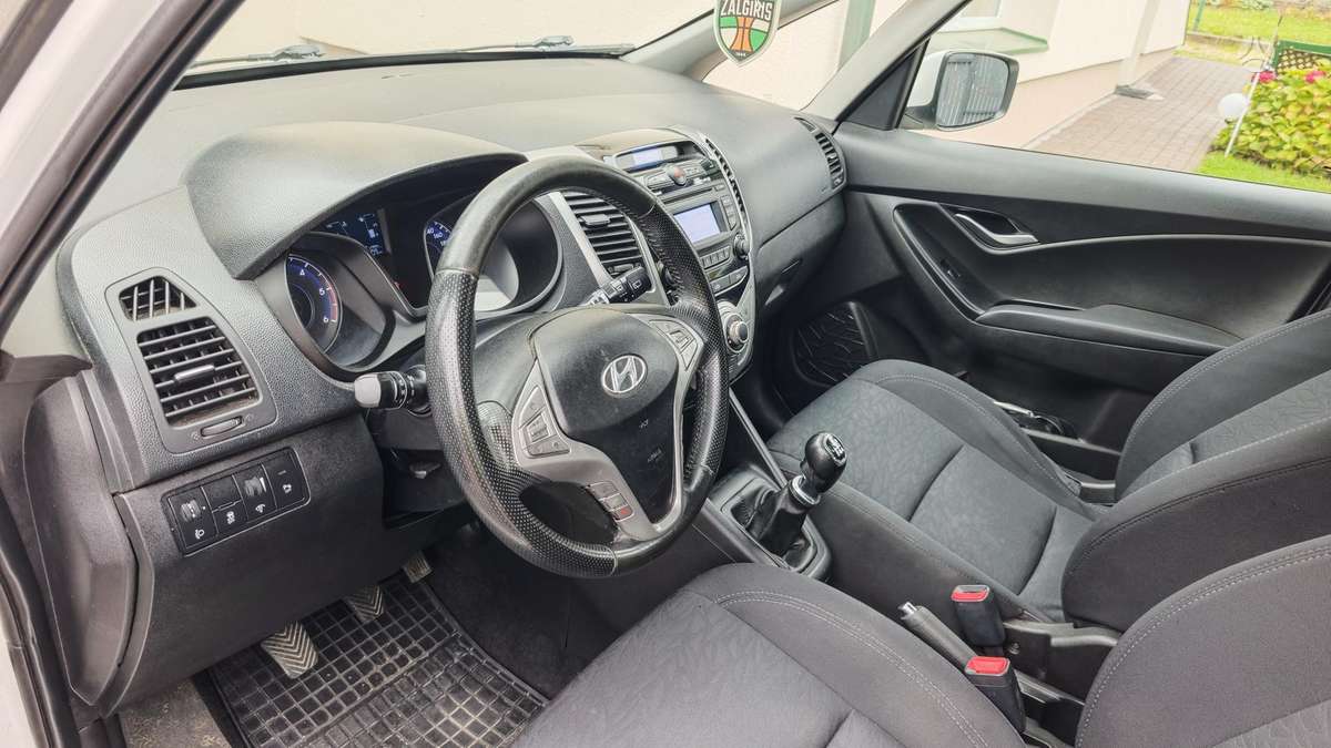 Hyundai ix20 2012 — photo 10