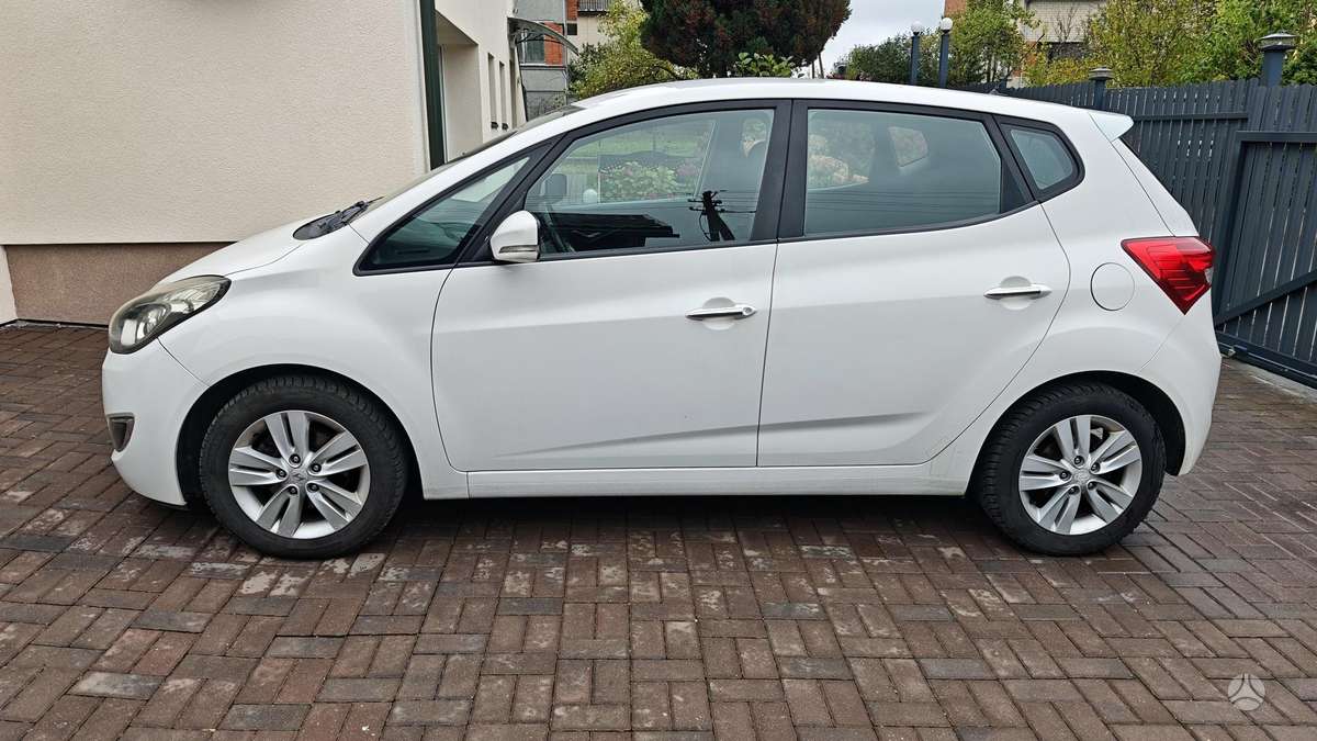 Hyundai ix20 2012 — rear view