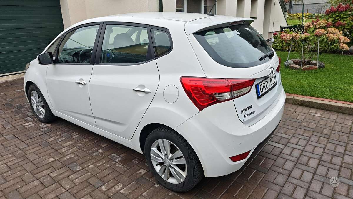 Hyundai ix20 2012 — interior