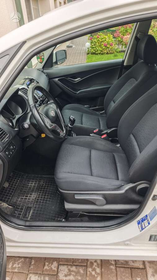 Hyundai ix20 2012 — photo 8