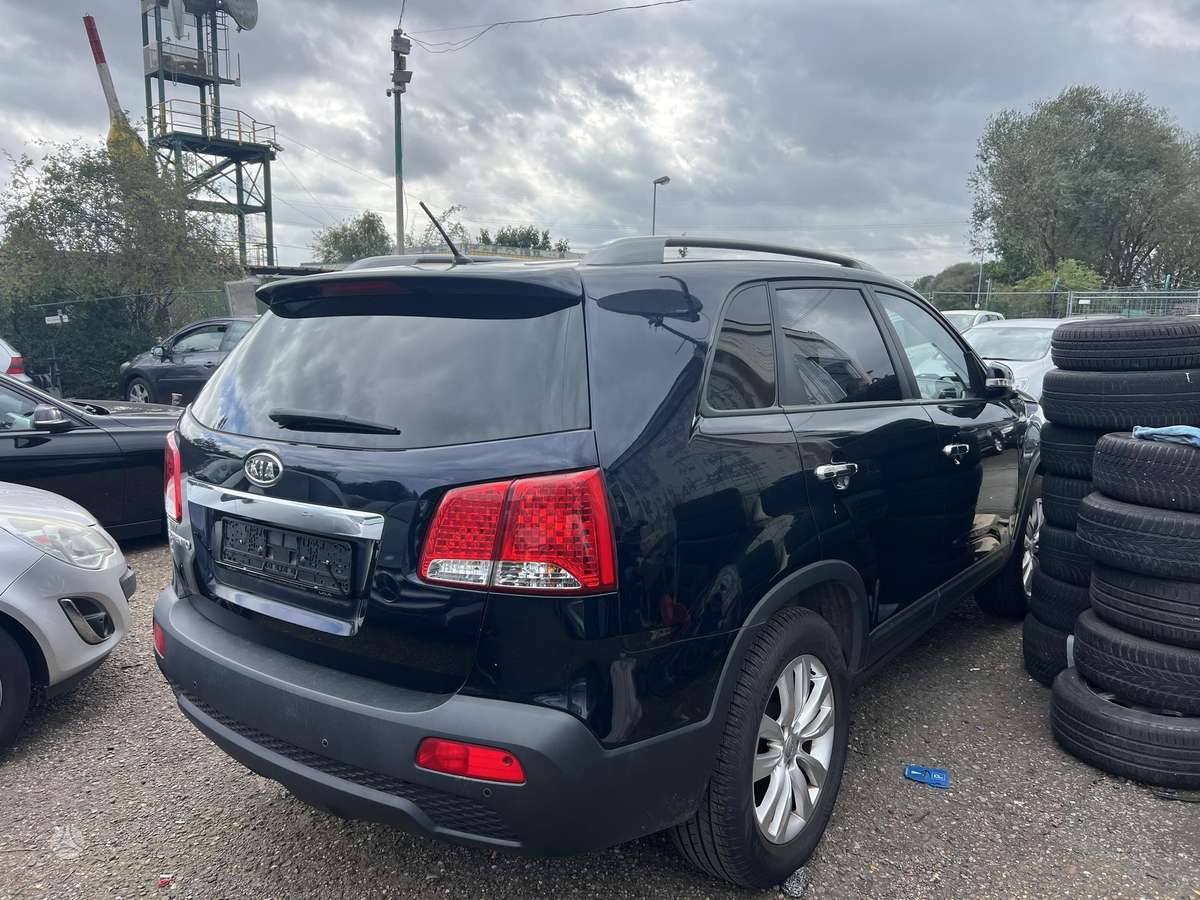 Kia Sorento 2011 — салон