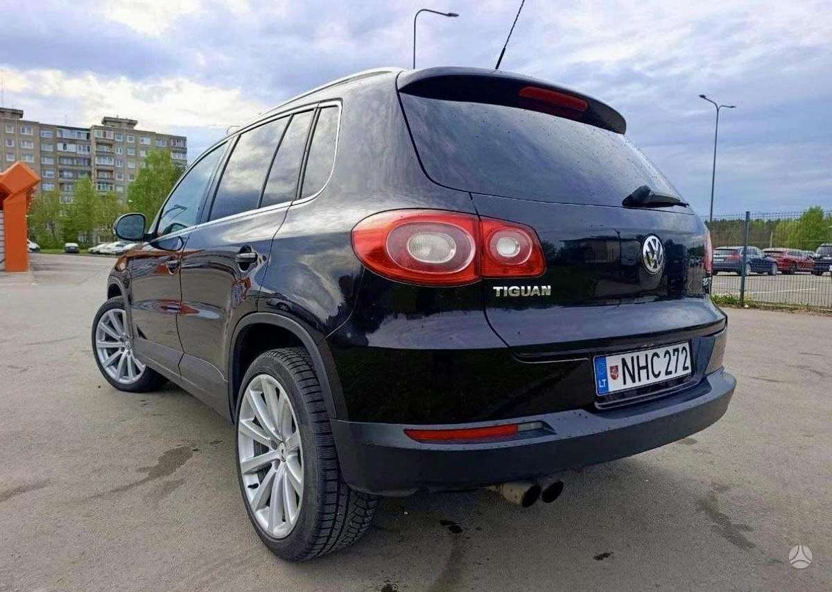 Volkswagen Tiguan 2008 — rear view