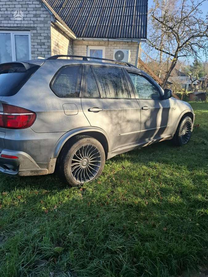 BMW X5 2008 — interior