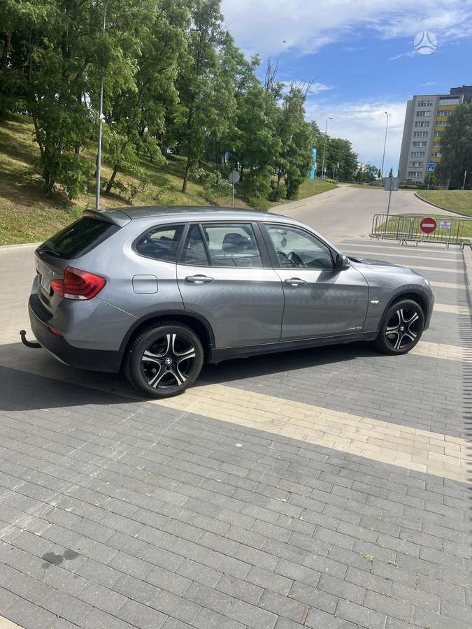 BMW X1 2010 — rear view