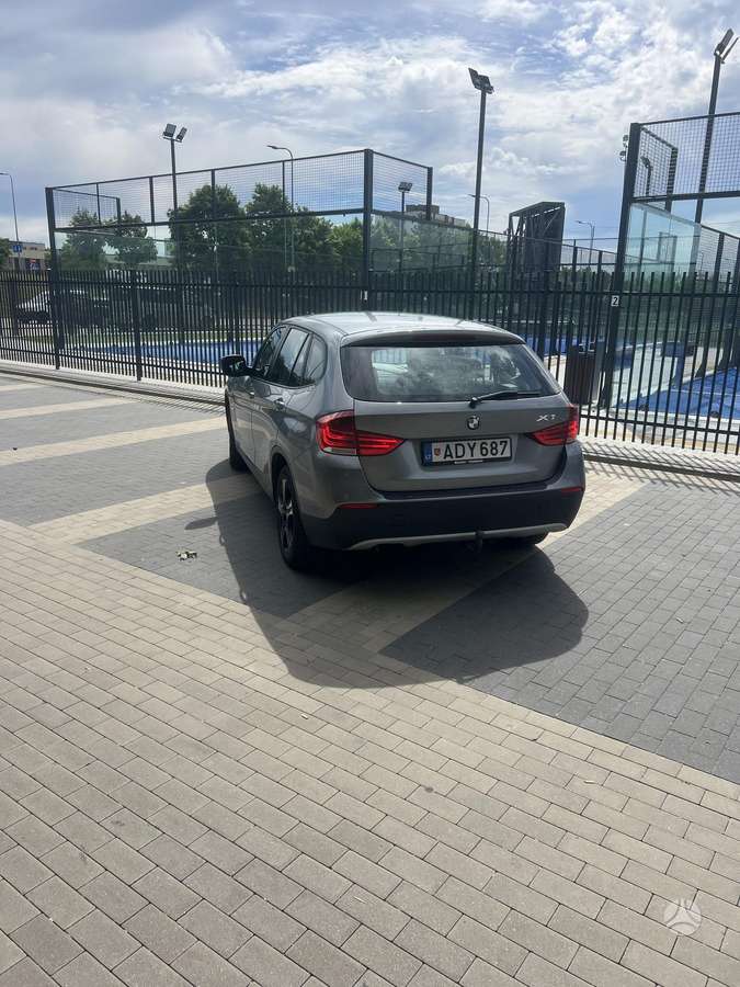 BMW X1 2010 — engine 1995 cm³, 143 HP (105kW)