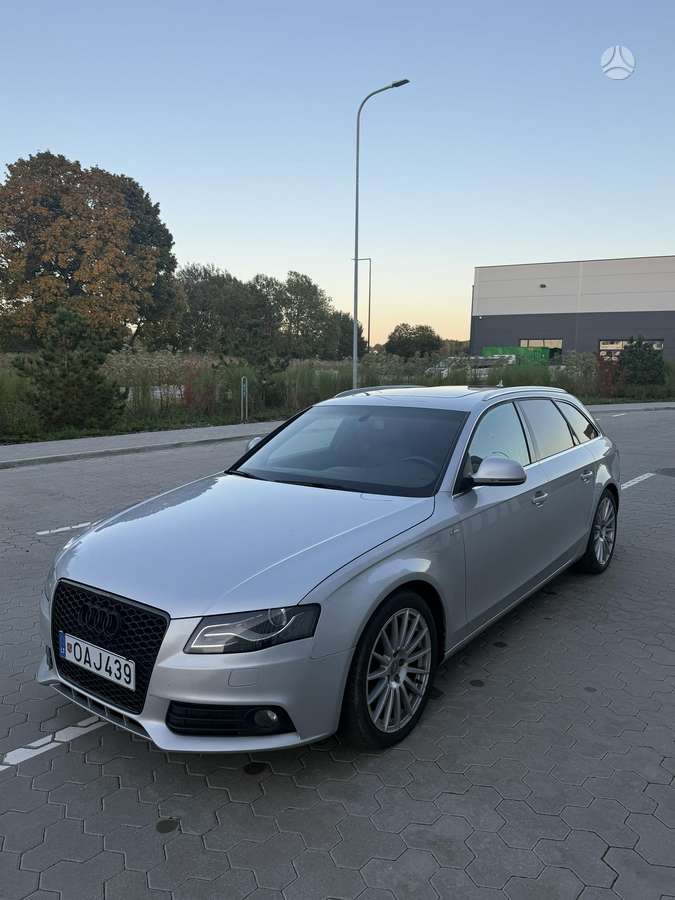 Audi A4 2009 — салон
