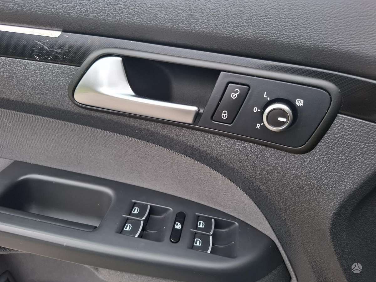 Volkswagen Touran 2011 — photo 14