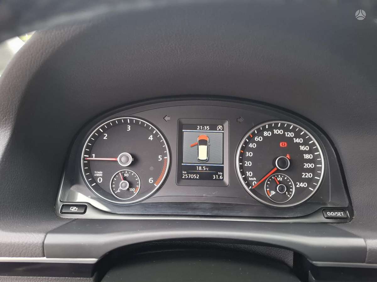 Volkswagen Touran 2011 — photo 18