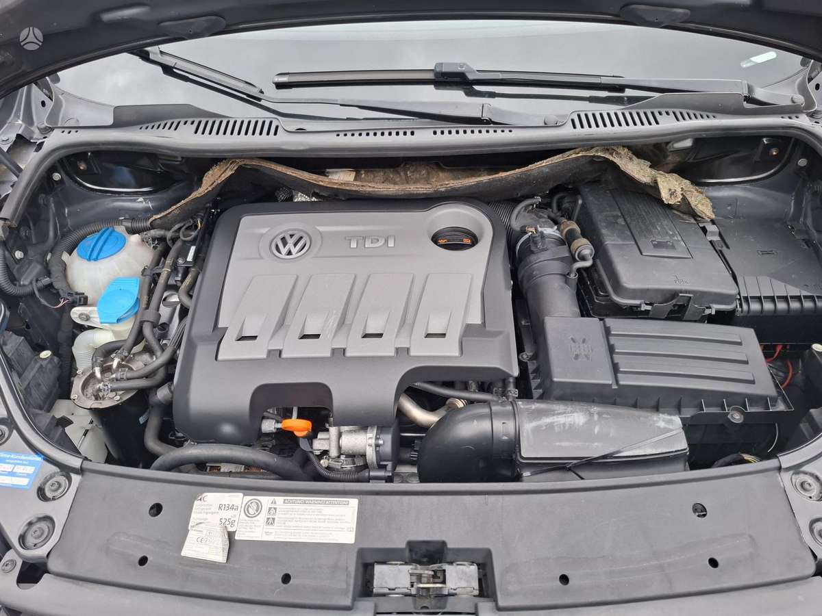 Volkswagen Touran 2011 — photo 19