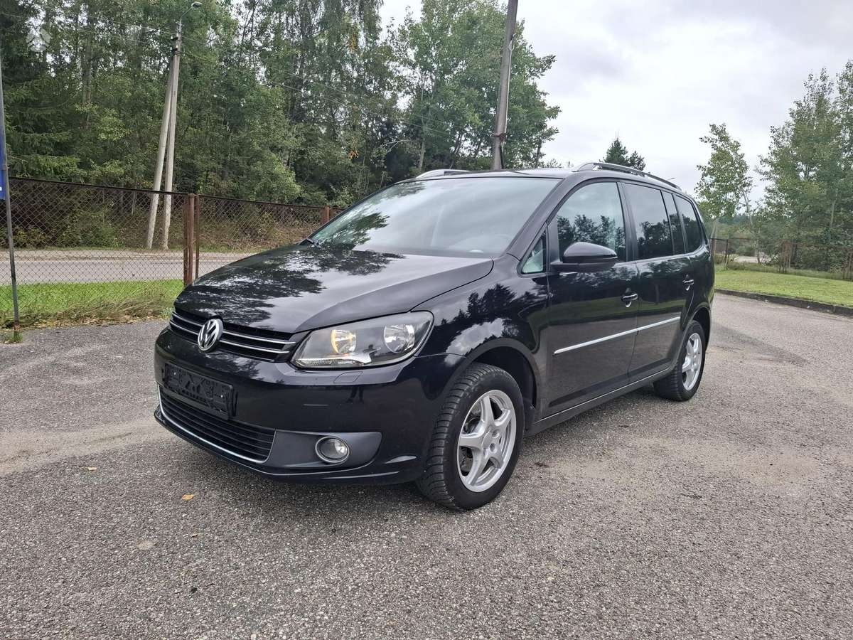 Volkswagen Touran 2011 — rear view