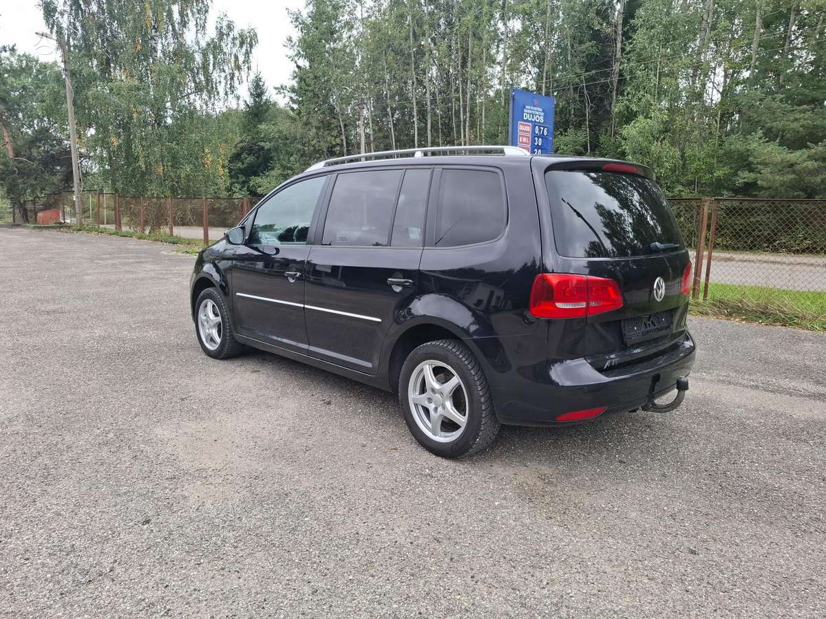 Volkswagen Touran 2011 — engine 1968 cm³, 140 HP (103kW)