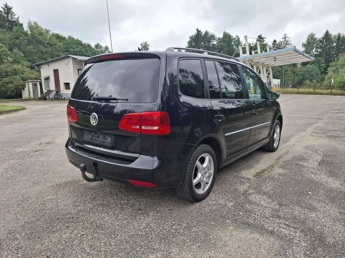 Volkswagen Touran 2011 — photo 8