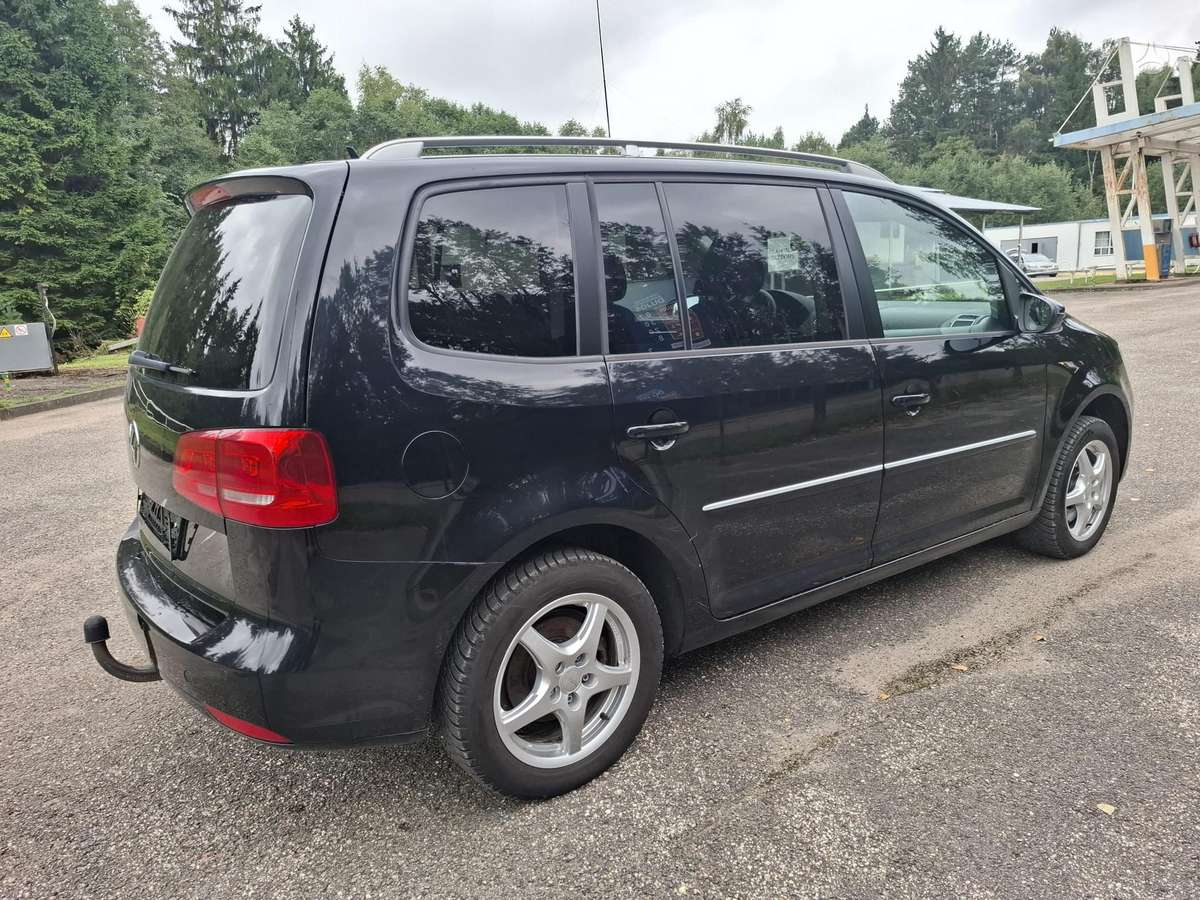 Volkswagen Touran 2011 — photo 9