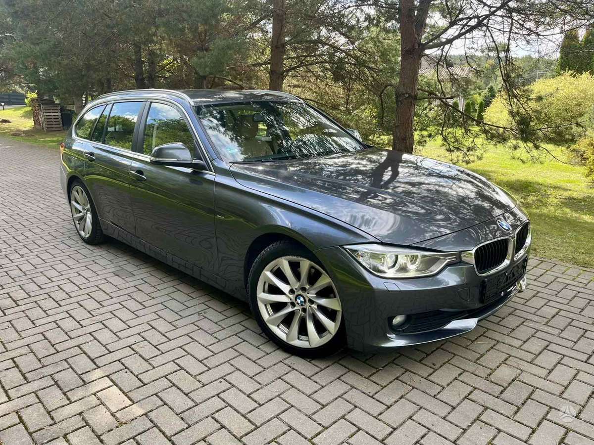 BMW 320 2013 — вигляд ззаду
