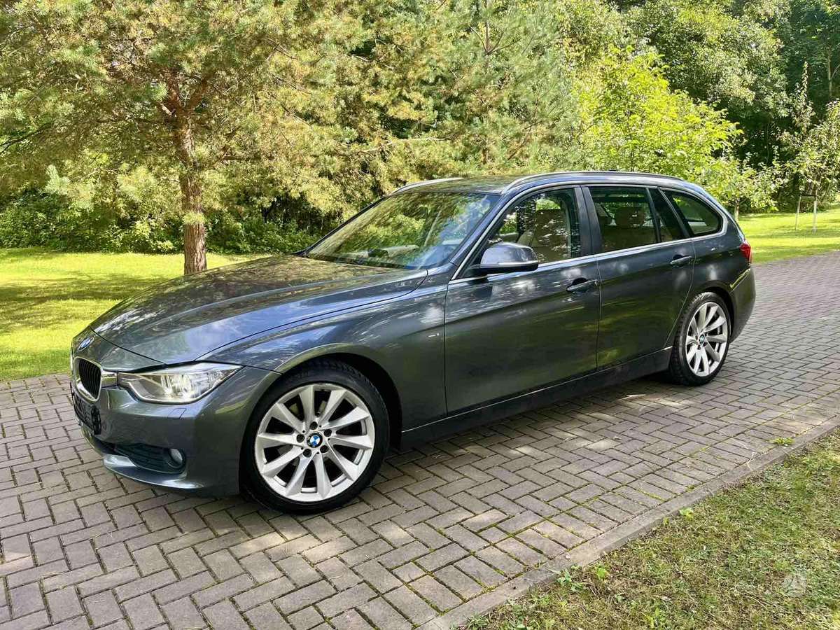 BMW 320 2013 — салон