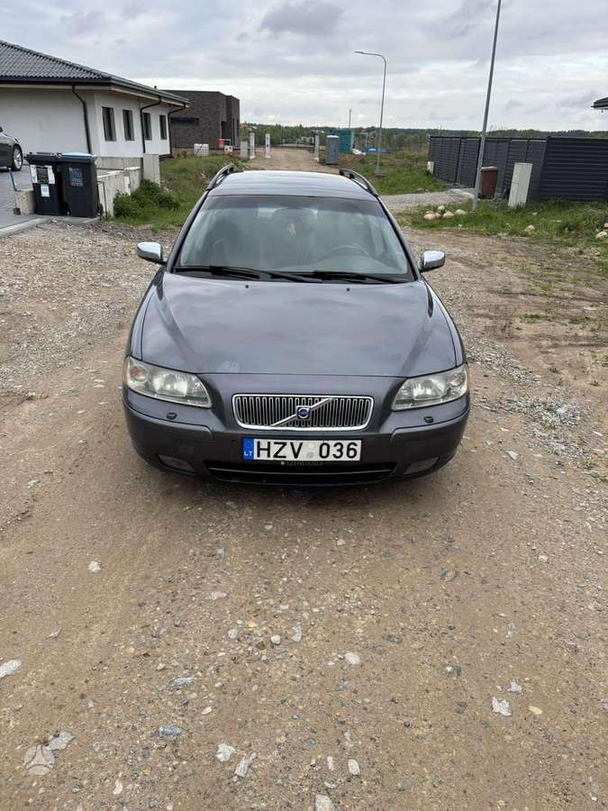 Volvo V70 2005 — салон