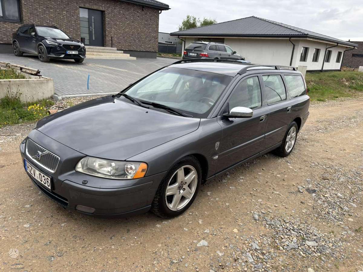 Volvo V70 2005 — двигун 2401 cm³, 163 HP (120kW)