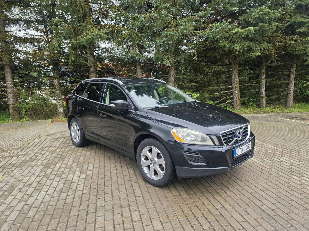 Volvo XC60 2013 — rear view