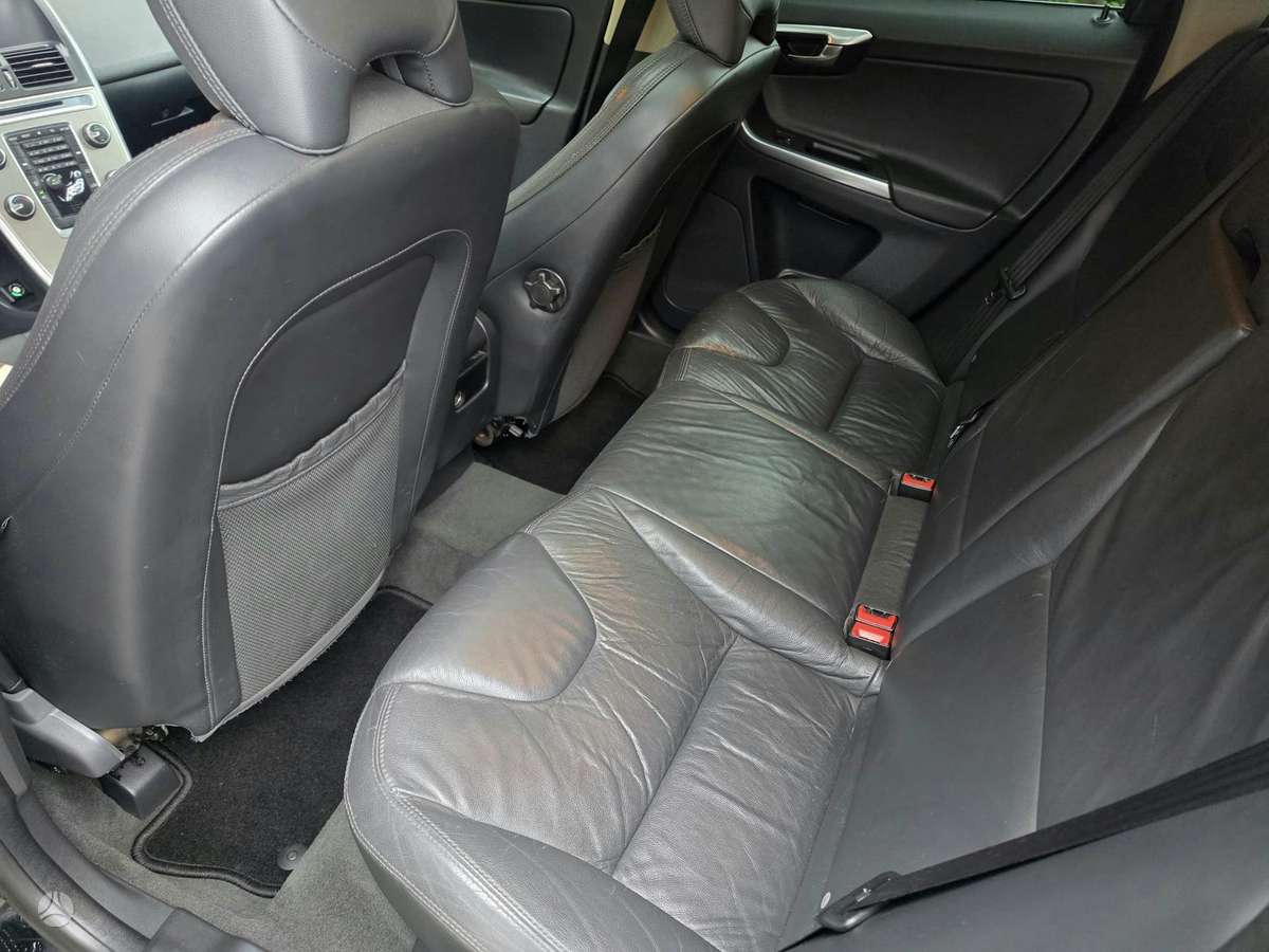 Volvo XC60 2013 — photo 8