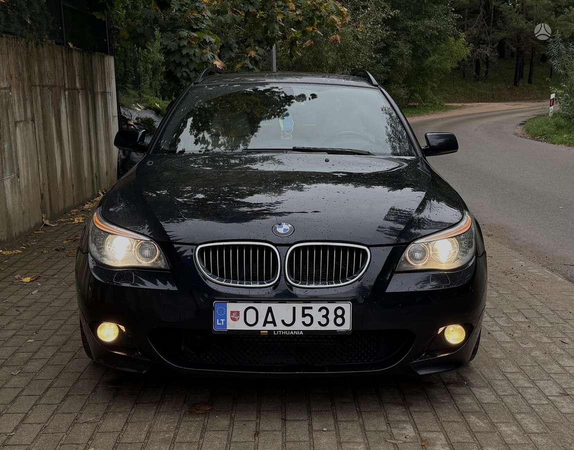 BMW 525 2008 — rear view