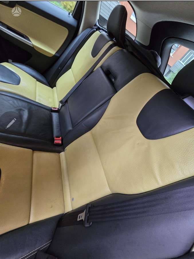 Volvo XC60 2010 — вигляд ззаду