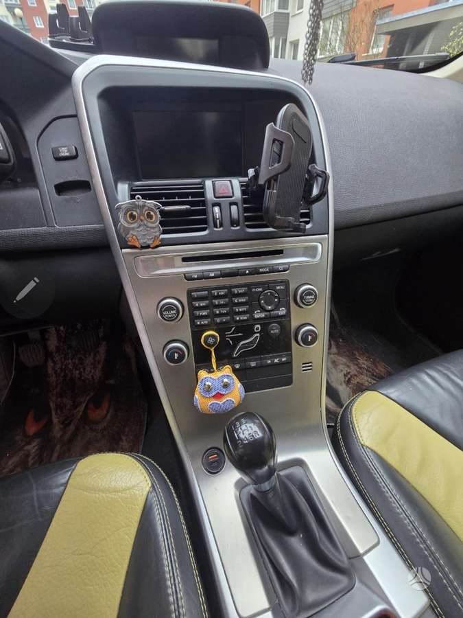 Volvo XC60 2010 — салон