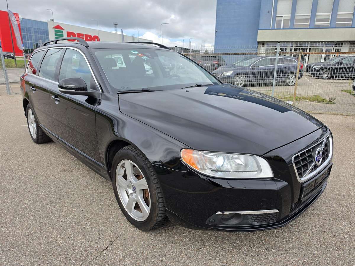 Volvo V70 2011 — салон