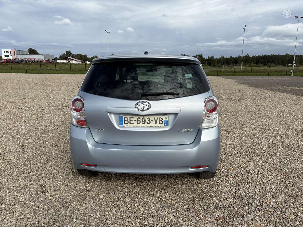 Toyota Verso 2010 — engine 2231 cm³, 150 HP (110kW)