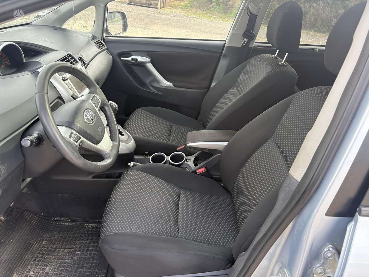 Toyota Verso 2010 — photo 9