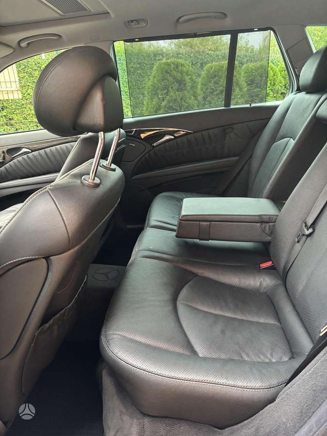 Mercedes-Benz E500 2004 — photo 12