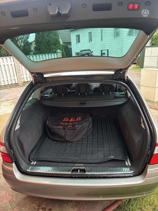 Mercedes-Benz E500 2004 — photo 15