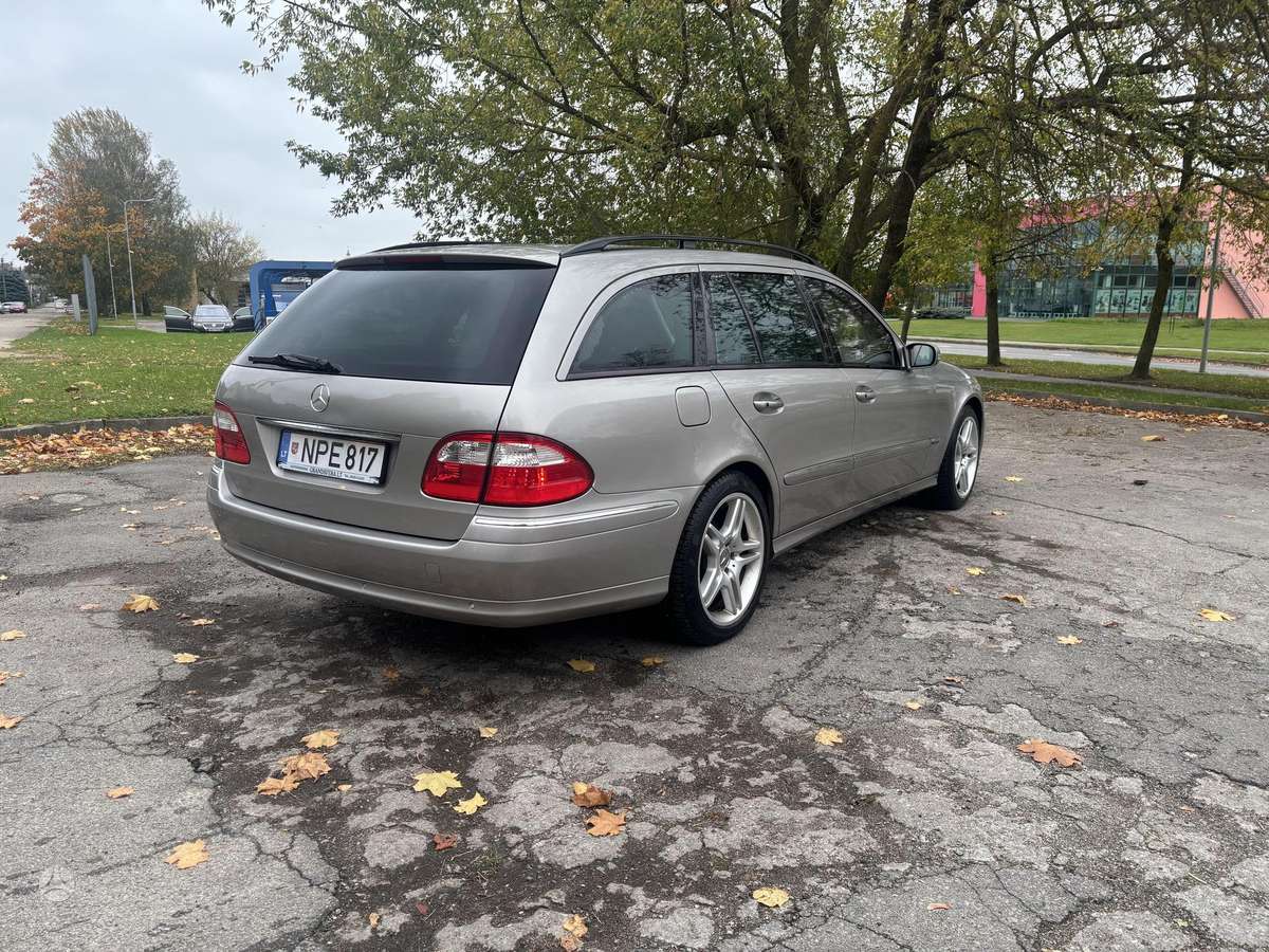 Mercedes-Benz E500 2004 — engine 4966 cm³, 306 HP (225kW)