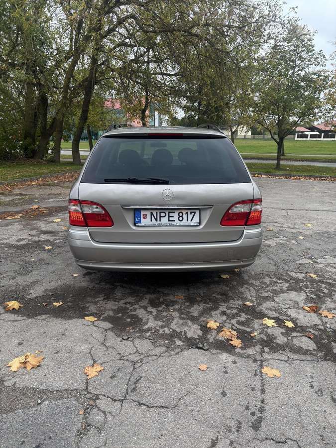 Mercedes-Benz E500 2004 — photo 5