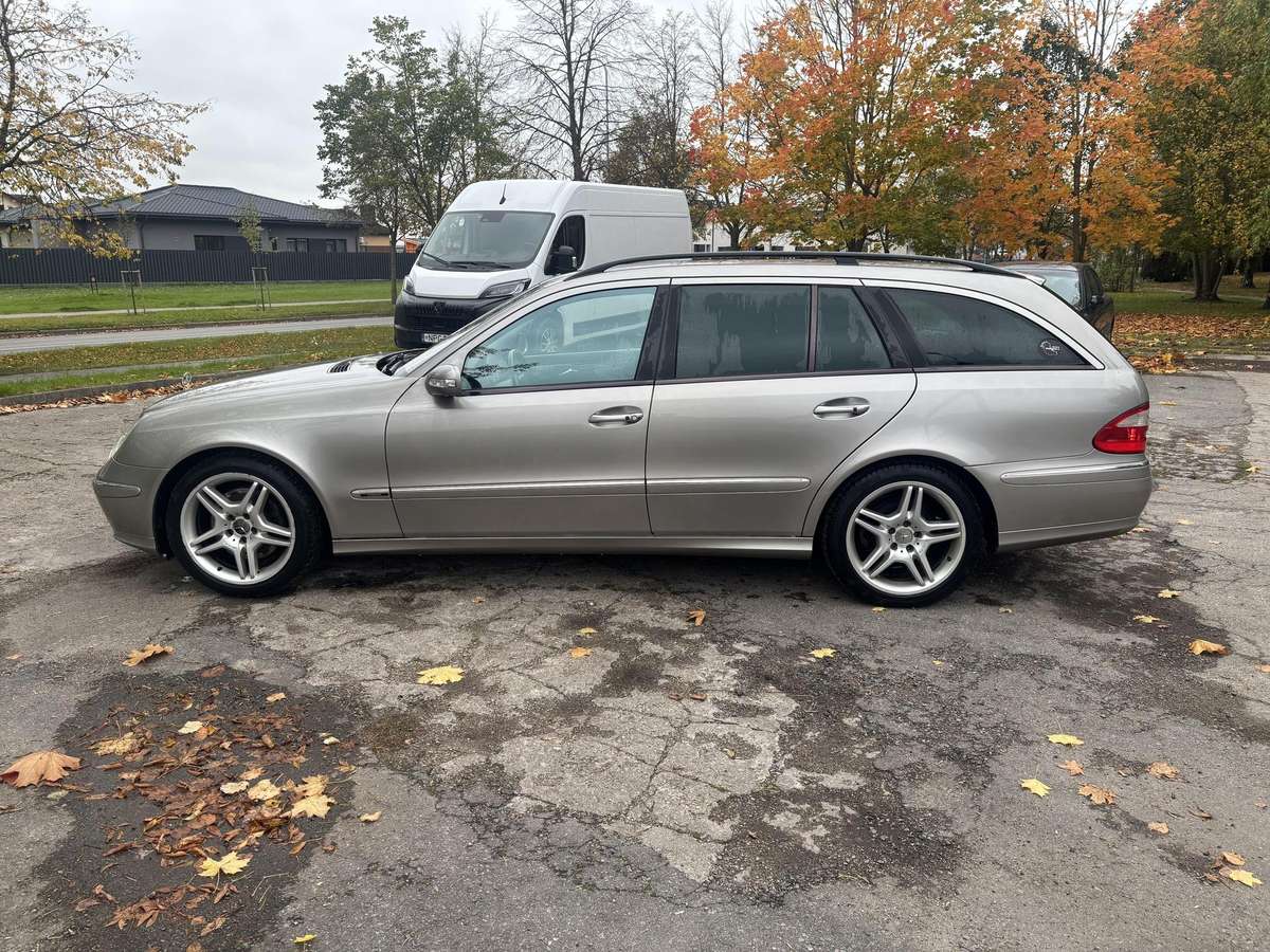 Mercedes-Benz E500 2004 — photo 7