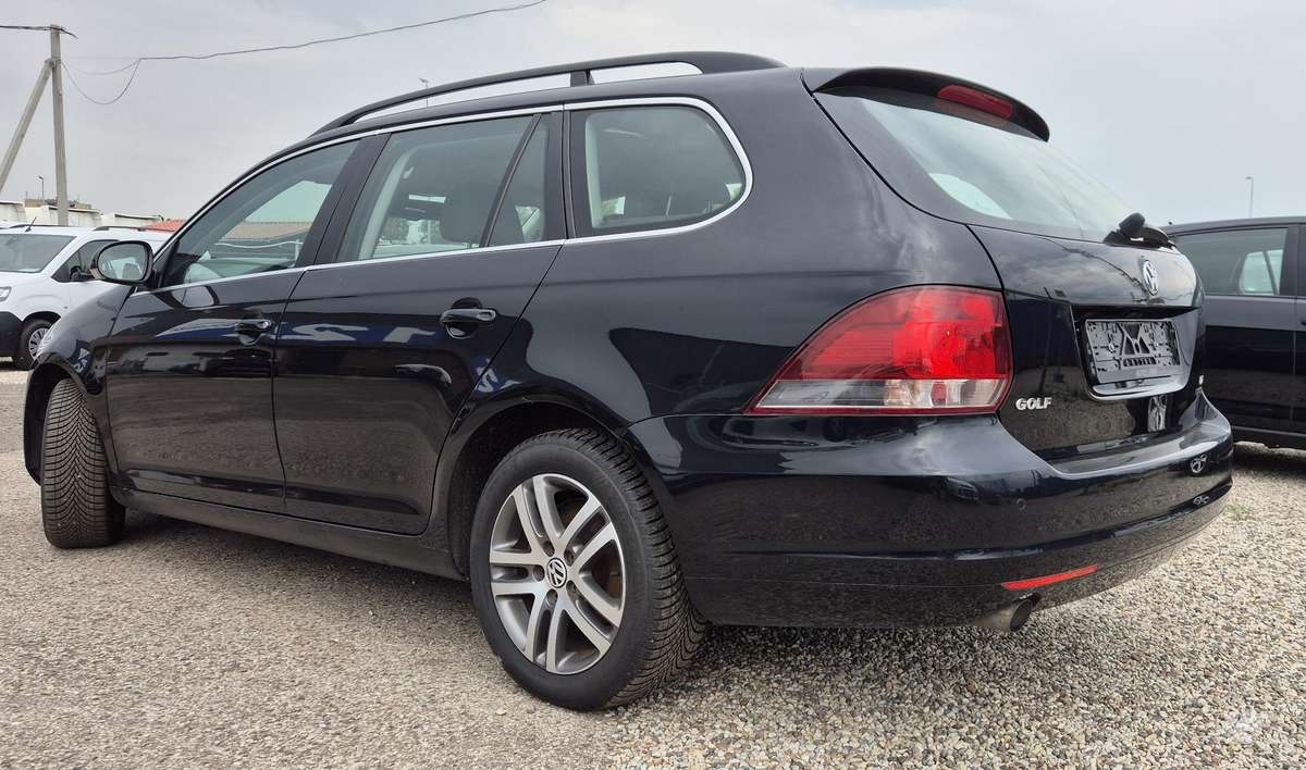 Volkswagen Golf 2011 — вигляд ззаду