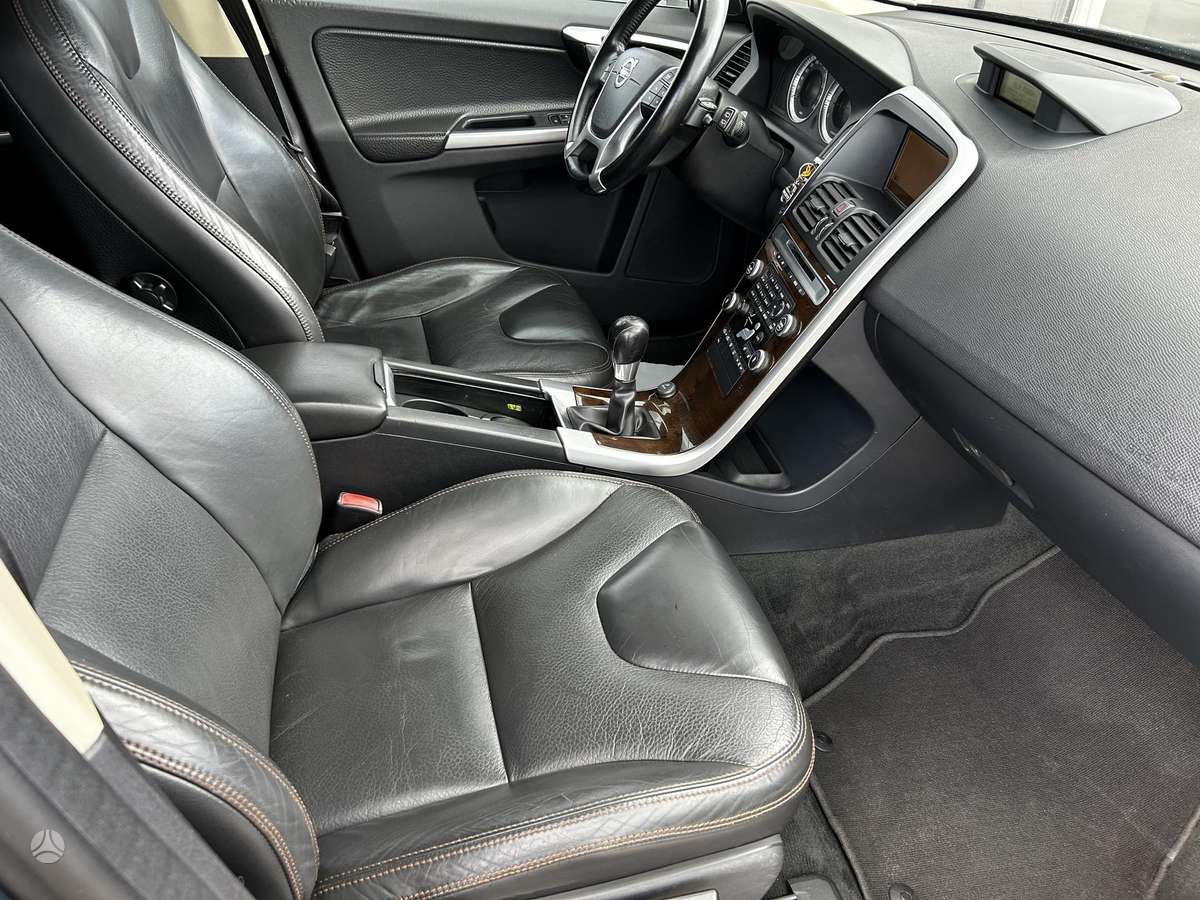 Volvo XC60 2010 — photo 10