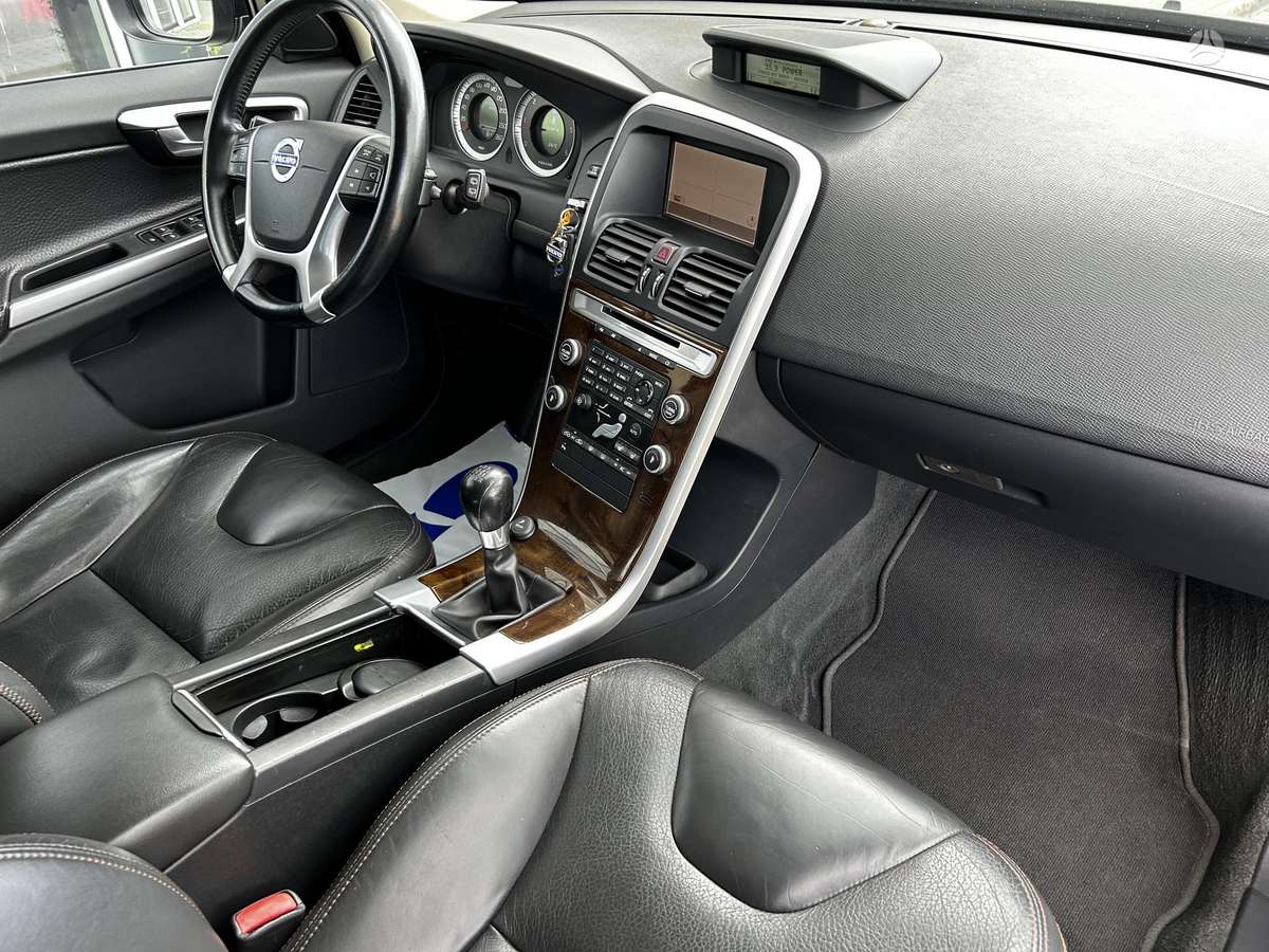 Volvo XC60 2010 — photo 11