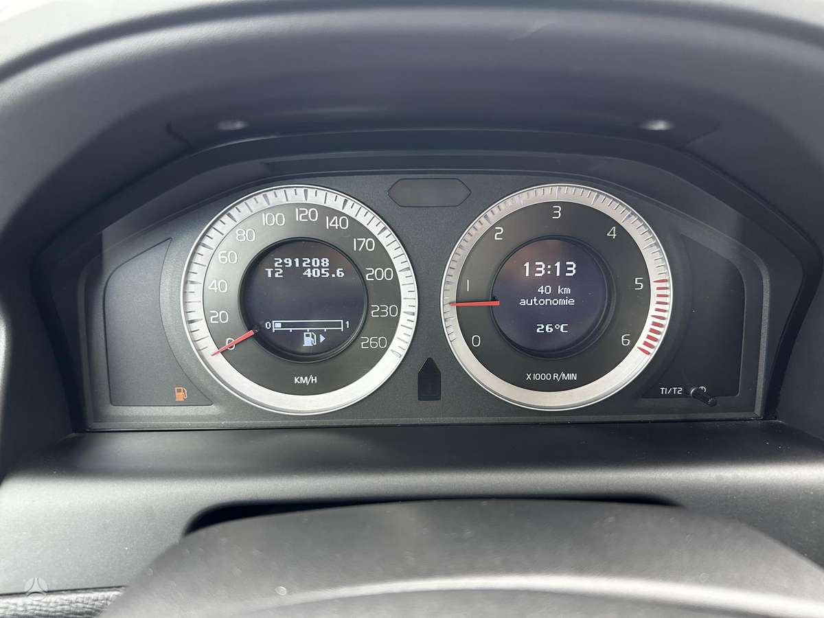 Volvo XC60 2010 — photo 14