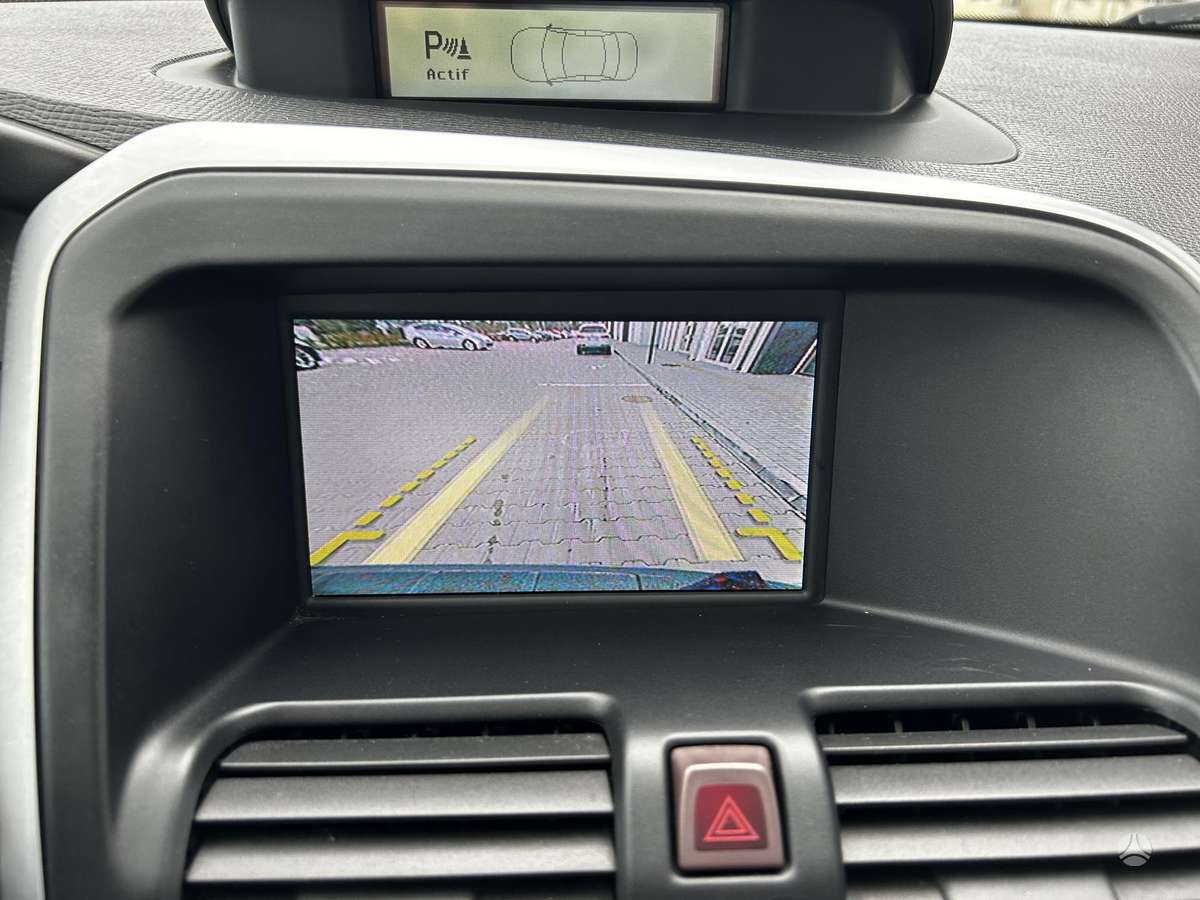 Volvo XC60 2010 — photo 15