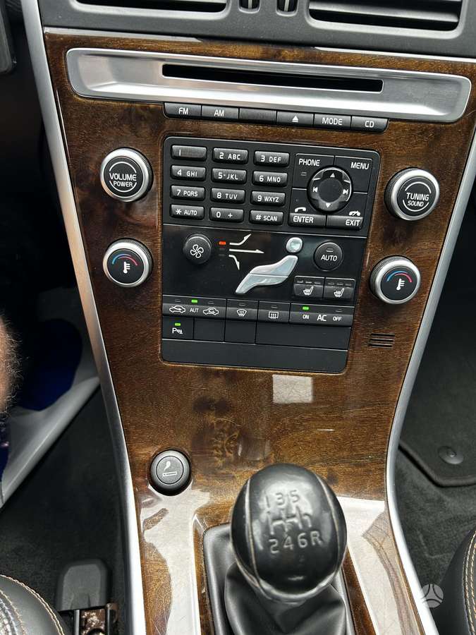 Volvo XC60 2010 — photo 16