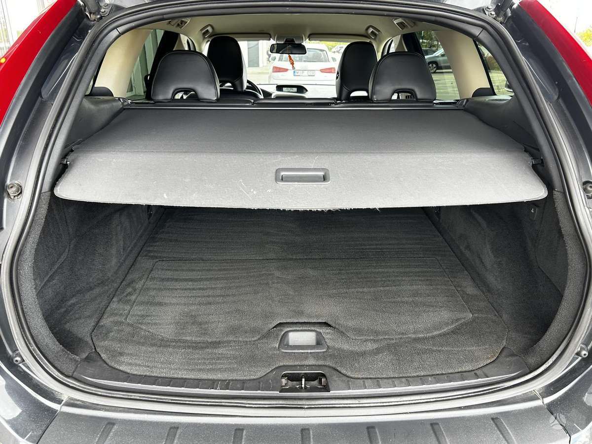 Volvo XC60 2010 — photo 17