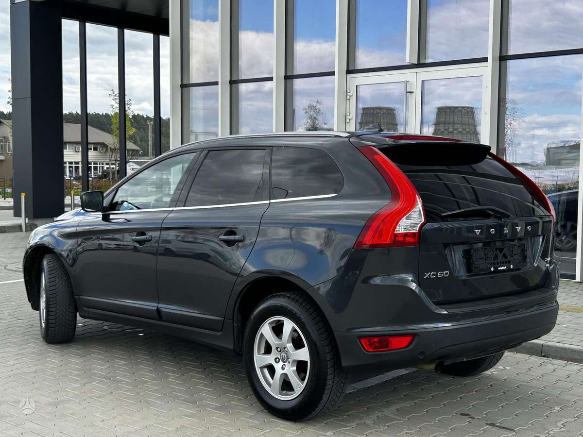Volvo XC60 2010 — interior