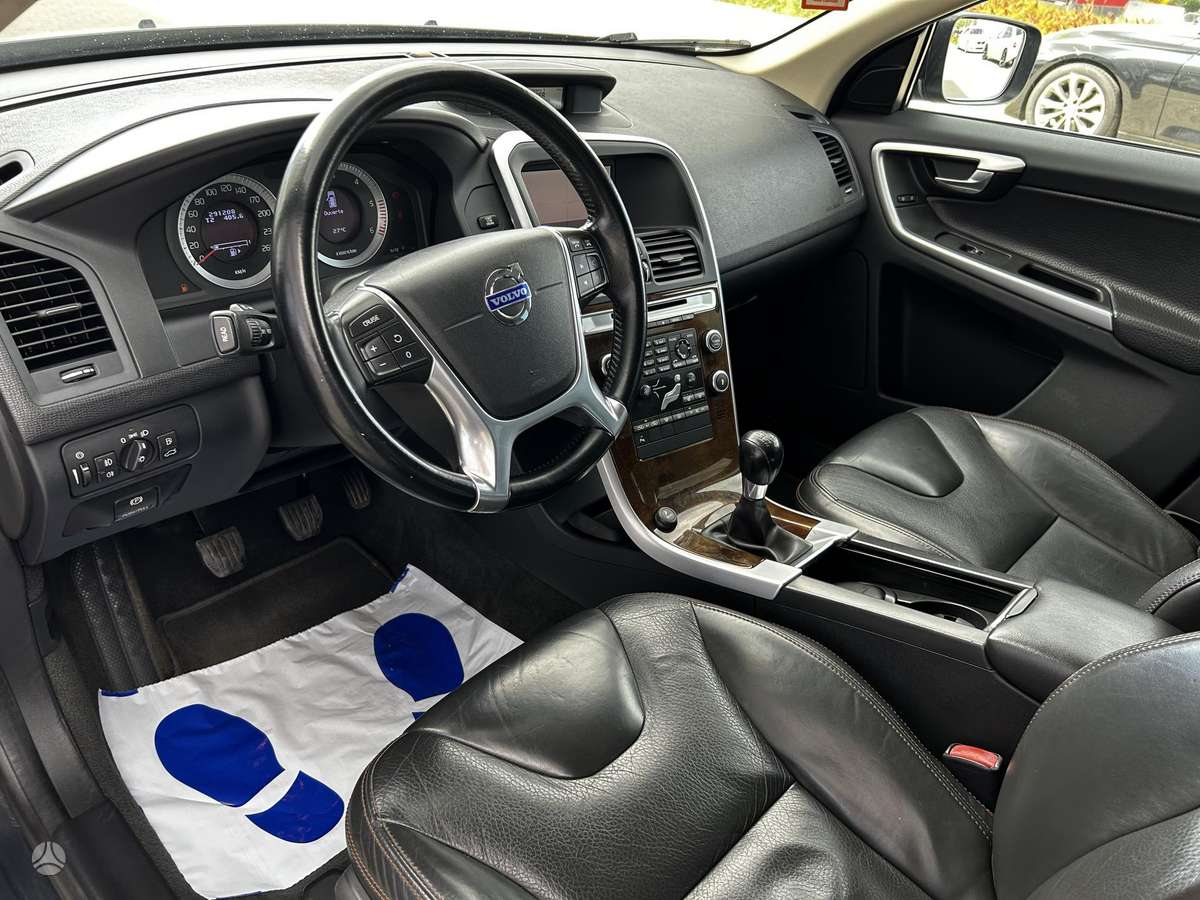 Volvo XC60 2010 — photo 9
